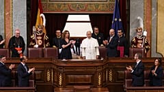 Papa Leone XIV incontra i membri del Parlamento spagnolo al Congresso dei Deputati, a Madrid, lunedì 8 giugno 2026