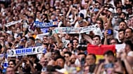 Aficionados del Real Madrid animan antes del partido ante el Espanyol en el Santiago Bernabéu, Madrid, España, el sábado 20 de septiembre de 2025.