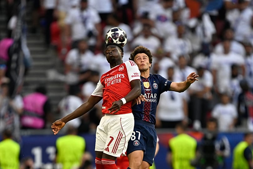 João Neves em duelo com Bukayo Saka na final da Liga dos Campeões, maio 2026
