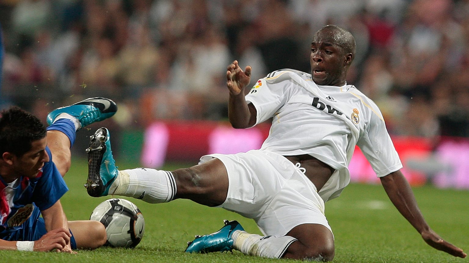 Real Madrid's Lassana Diarra of France (right) in 2009.