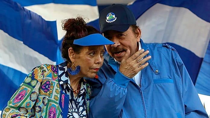 EE.UU. sanciona a un centenar de funcionarios de la "dictadu