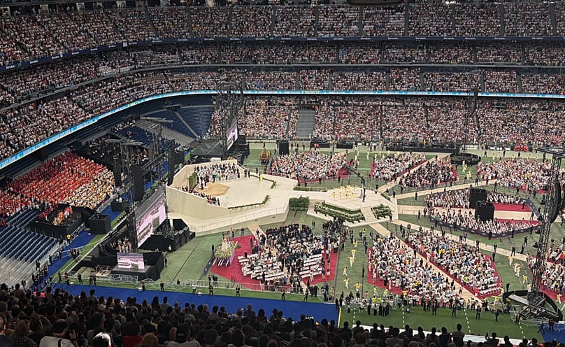 El Papa León XIV llega con motivo de un encuentro con la comunidad diocesana en el estadio Santiago Bernabéu, el 8 de junio de 2026.