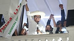 Sánchez celebra el triunfo antes de que acabe el escrutinio