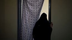 برخورد با زنان در افغانستان به دلیل نقض مقررات پوشش