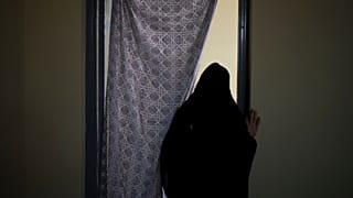 برخورد با زنان در افغانستان به دلیل نقض مقررات پوشش
