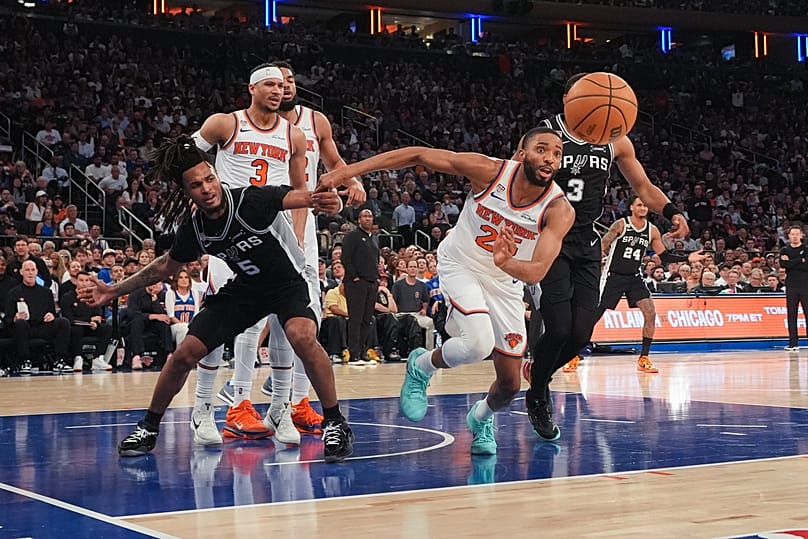 New York Knicks ile San Antonio Spurs, New York'taki NBA final serisinin 3. maçının ikinci yarısında, 8 Haziran 2026