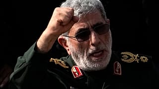 قائد فيلق القدس التابع للحرس الثوري الإيراني، الجنرال إسماعيل قاني، يهتف بشعار "الموت لإسرائيل" خلال مراسم جنازة الجنرال الراحل في الحرس الثوري عباس نيلفوروشان