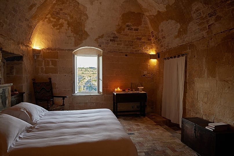 Al Sextantio Le Grotte della Civita vi aspetta un soggiorno romantico a lume di candela