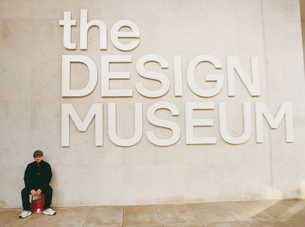 NIGO fotografado no Design Museum
