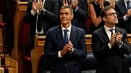 Pedro Sánchez, presidente del Gobierno, junto al vicepresidente primero del Gobierno y ministro de Economía, Comercio y Empresa, Carlos Cuerpo, en el Congreso de los Diputados