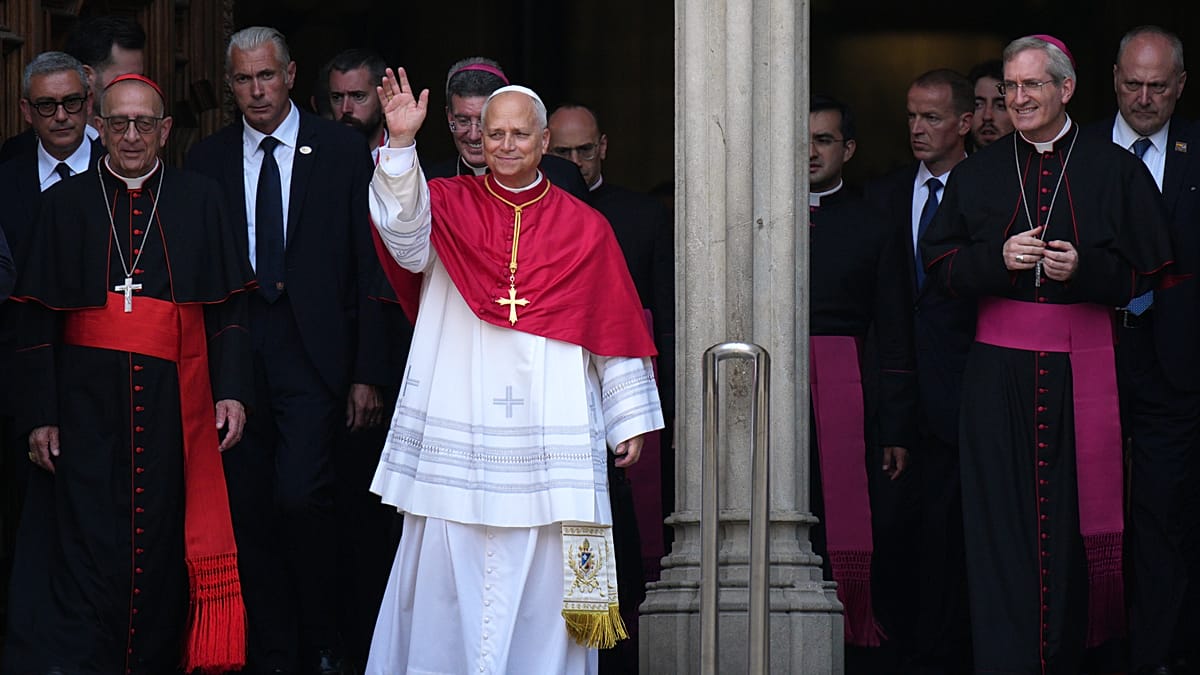 Spagna, migliaia in piazza mentre papa Leone XIV a