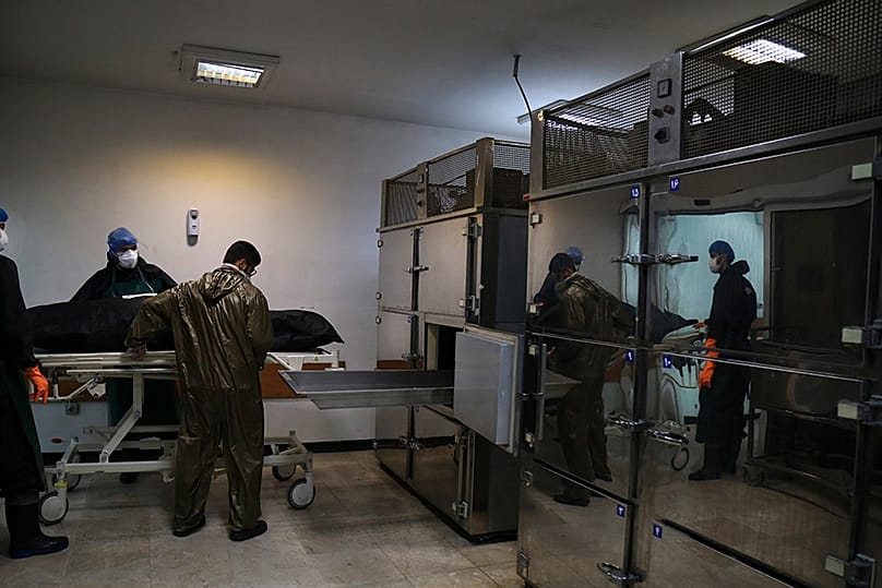 سردخانه‌های بیمارستانی معمولی نمی‌توانند اجساد را برای ماه‌ها نگهداری کنند