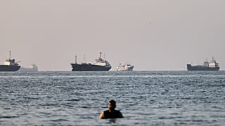 Iran strikes Kuwait and Bahrain after US attacks over helicopter crash