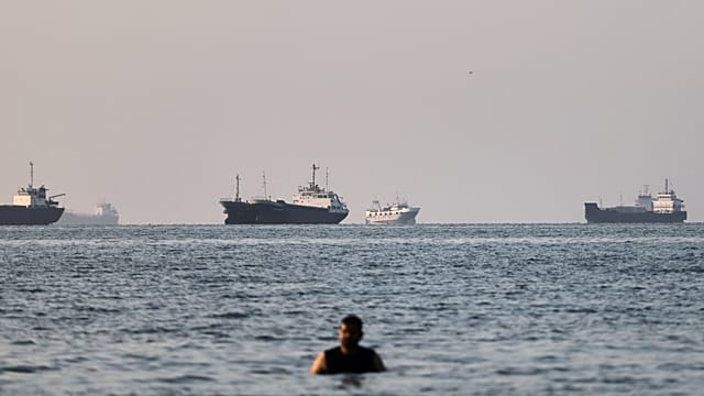 L'armée américaine frappe l'Iran, Téhéran réplique