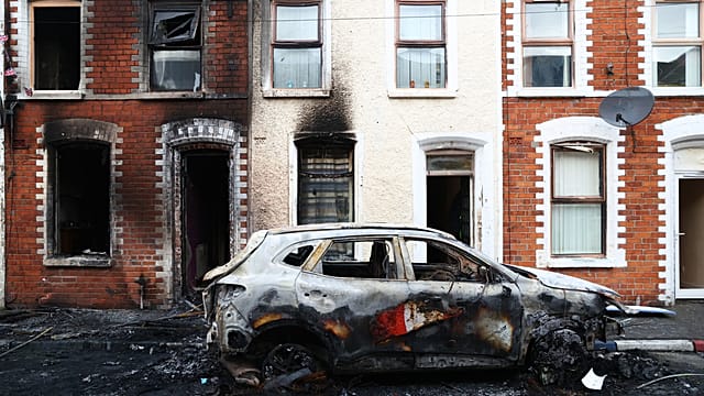 Anti-immigration protests turn violent after Belfa