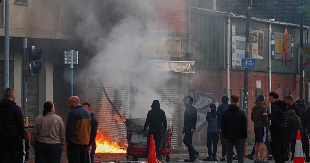 Irlande du Nord : manifestation anti-immigrés après une aggression par un Soudanais