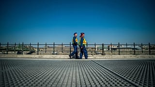 Rendőrök a budai felső rakparton