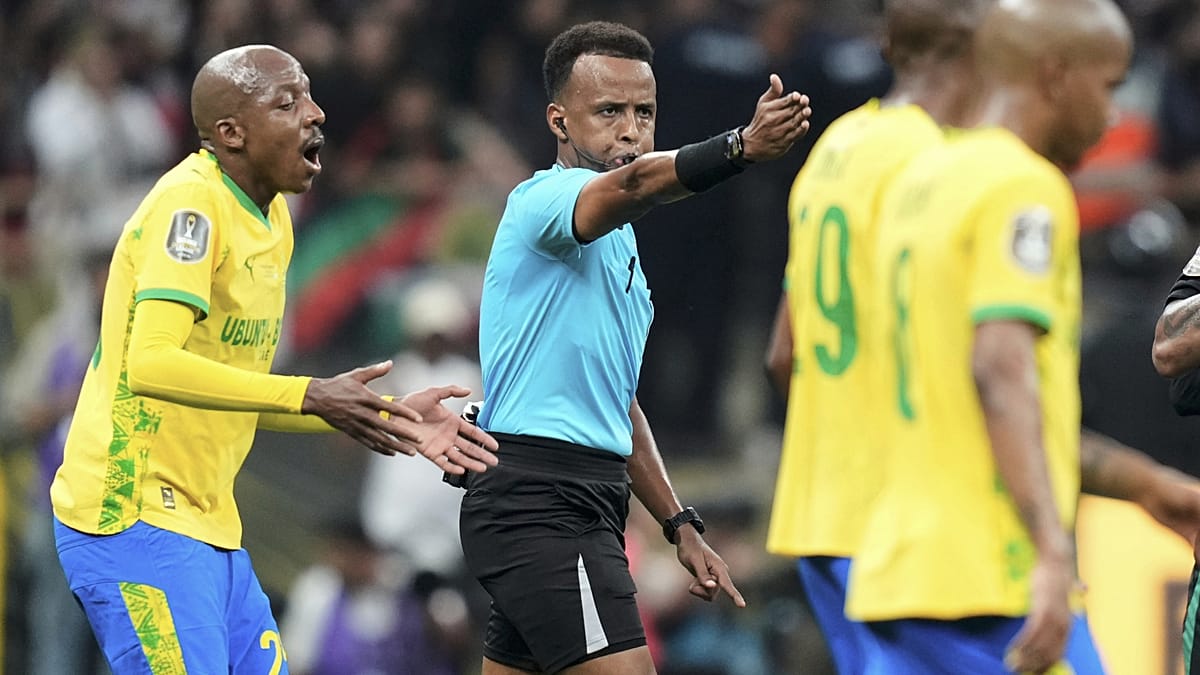 L'arbitre Omar Artan accueilli en héros en Somalie