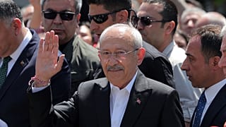 Kemal Kılıçdaroğlu, Ankara'daki bir seçim merkezinde oyunu kullandı, 14 Mayıs 2023.