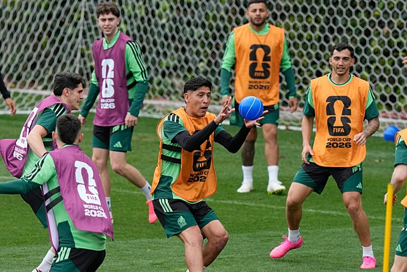 A mexikói válogatott edzése a mexikóvárosi Azték stadionban egy nappal a Dél-Afrika elleni vb-nyitómérkőzés előtt 2026. június 10-én