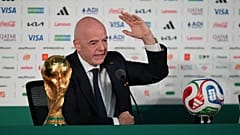 Le président de la FIFA Gianni Infantino parle lors d'une conférence de presse au stade de Mexico, le 10 juin 2026