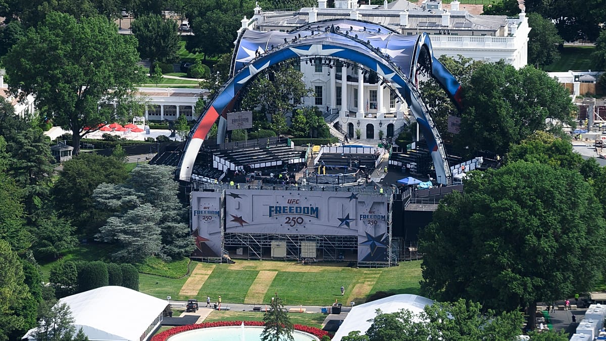 Karol Nawrocki leci do USA na galę UFC. Sikorski życzy mu „a