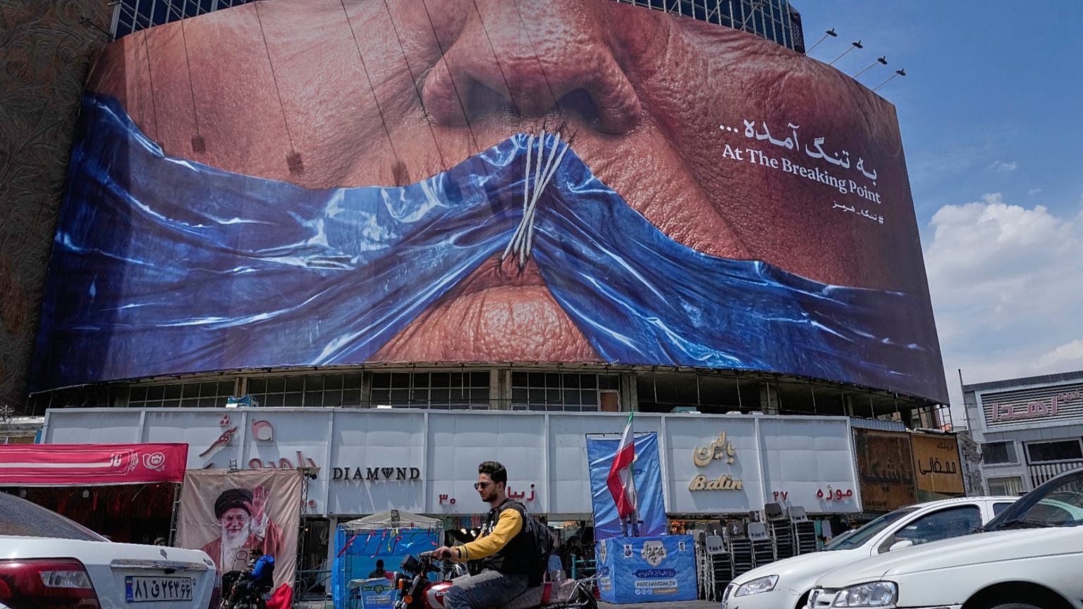 حملات متقابل آمریکا و ایران