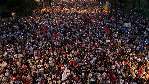 Las protestas se extienden por Albania tras una disputa sobre construcción en una reserva natural vinculada al yerno de Donald Trump, Jared Kushner. Nueve de junio de 2026.