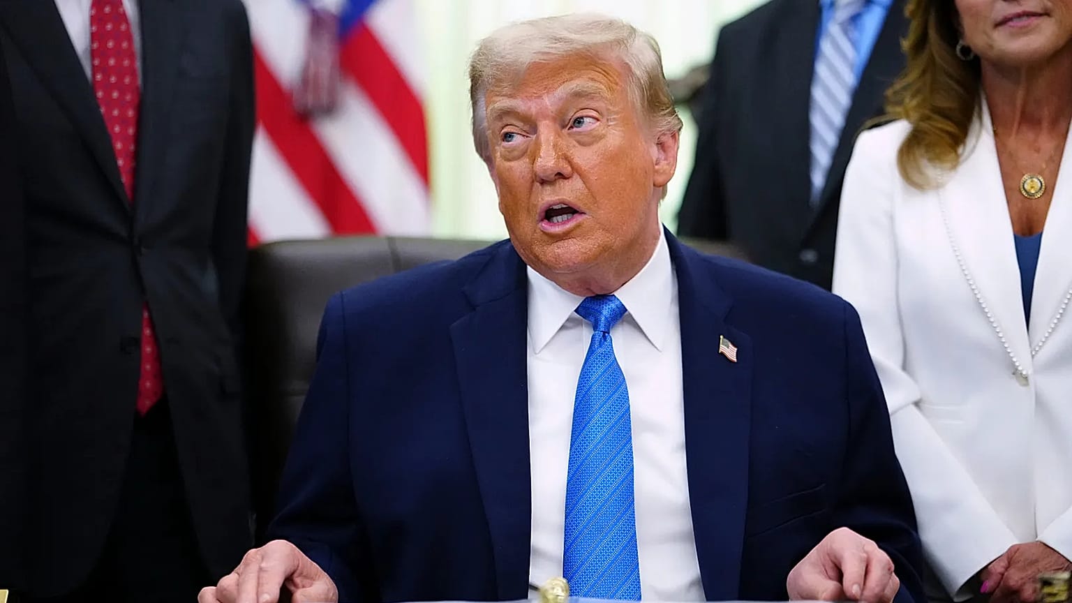 Prezydent Donald Trump przemawia w Gabinecie Owalnym Białego Domu w Waszyngtonie, w środę 10 czerwca 2026 r.