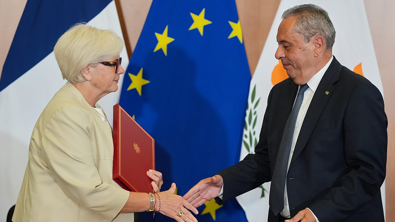Η Γαλλίδα υπουργός Άμυνας και ο υπουργός Άμυνας της Κύπρου