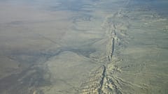 Vue aérienne de la faille de San Andreas dans la plaine de Carrizo.