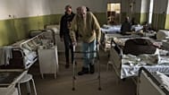 Hajléktalan férfi egy hajléktalanoknak fenntartott fővárosi egészségügyi intézményben