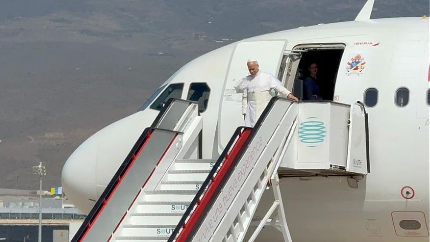 Pope arrives in Gran Canaria to meet migrants and celebrate mass before 40,000 people