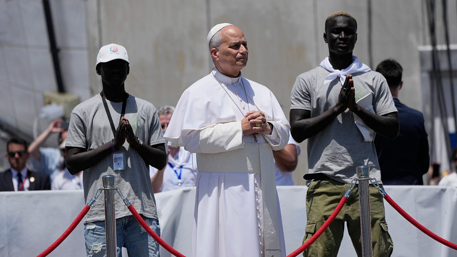 El Papa León XIV asiste a una reunión con organizaciones que trabajan con migrantes en Arguineguín, en las Islas Canarias, España, el jueves 11 de junio de 2026.
