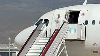 El Papa León XIV aterriza en Canarias.