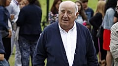 Archivo - Amancio Ortega, fundador de Inditex, propietaria de Zara, asiste al Concurso de Saltos Internacional Casas Novas en Arteixo, España, el 16 de julio de 2016.