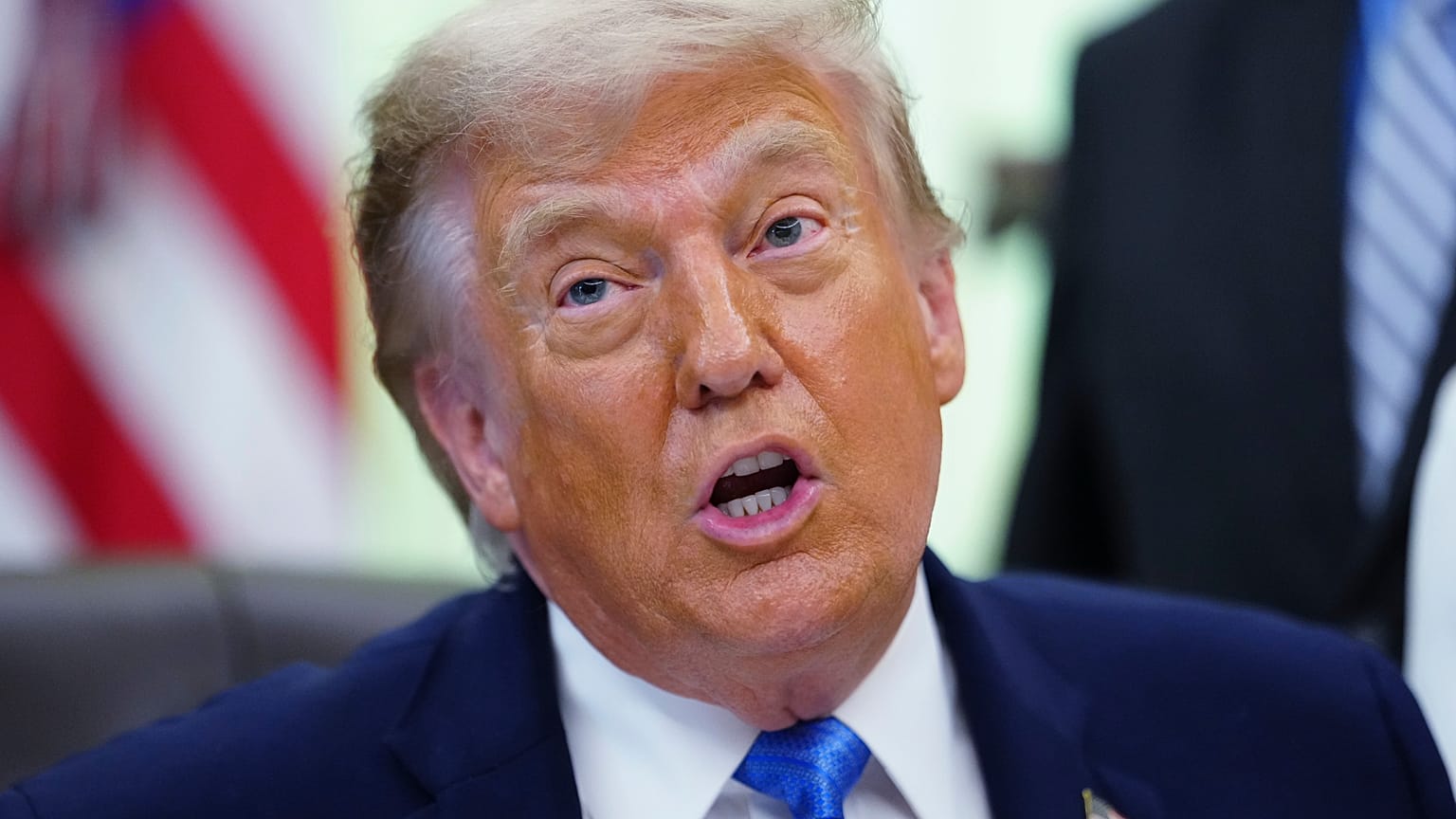 Donald Trump discursa no Salão Oval da Casa Branca