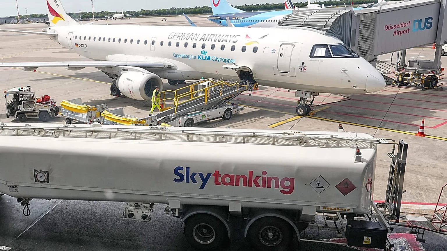 Jet fuel is transported by tank trucks to aircrafts at the airport in Duesseldorf, Germany, when airlines fear a kerosene shortage due to the war in Iran, April 27.