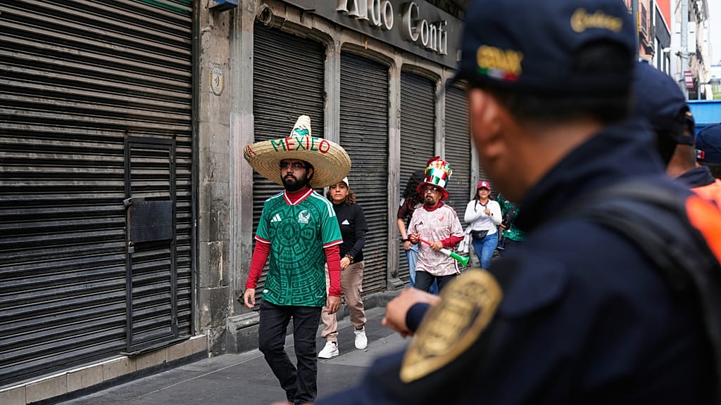 Video. Fans descend on Mexico City Stadium ahead of World Cup kickoff ...