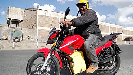 Kenya : la guerre au Moyen-Orient profite aux motos électriques