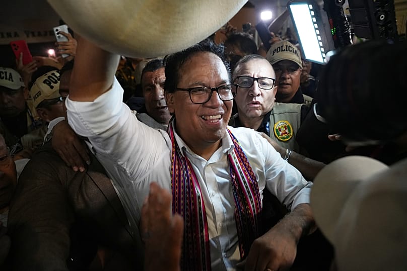 Roberto Sánchez, az Együtt Peruért párt jelöltje Limában, Peruban, 2026. június 7-én.