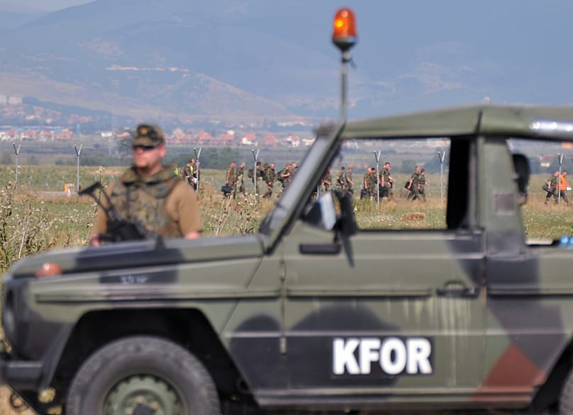 Német katona a koszovói nemzetközi haderőből