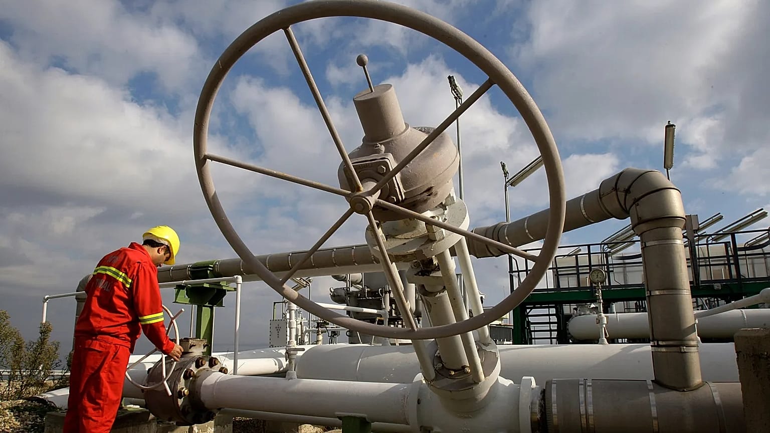 ARŞİV: Tekirdağ yakınlarındaki Marmara Ereğlisi’nde bulunan BOTAŞ sıvılaştırılmış doğal gaz (LNG) ithalat terminali / 8 Ocak 2009 Perşembe