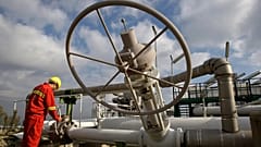 ARŞİV: Tekirdağ yakınlarındaki Marmara Ereğlisi’nde bulunan BOTAŞ sıvılaştırılmış doğal gaz (LNG) ithalat terminali / 8 Ocak 2009 Perşembe