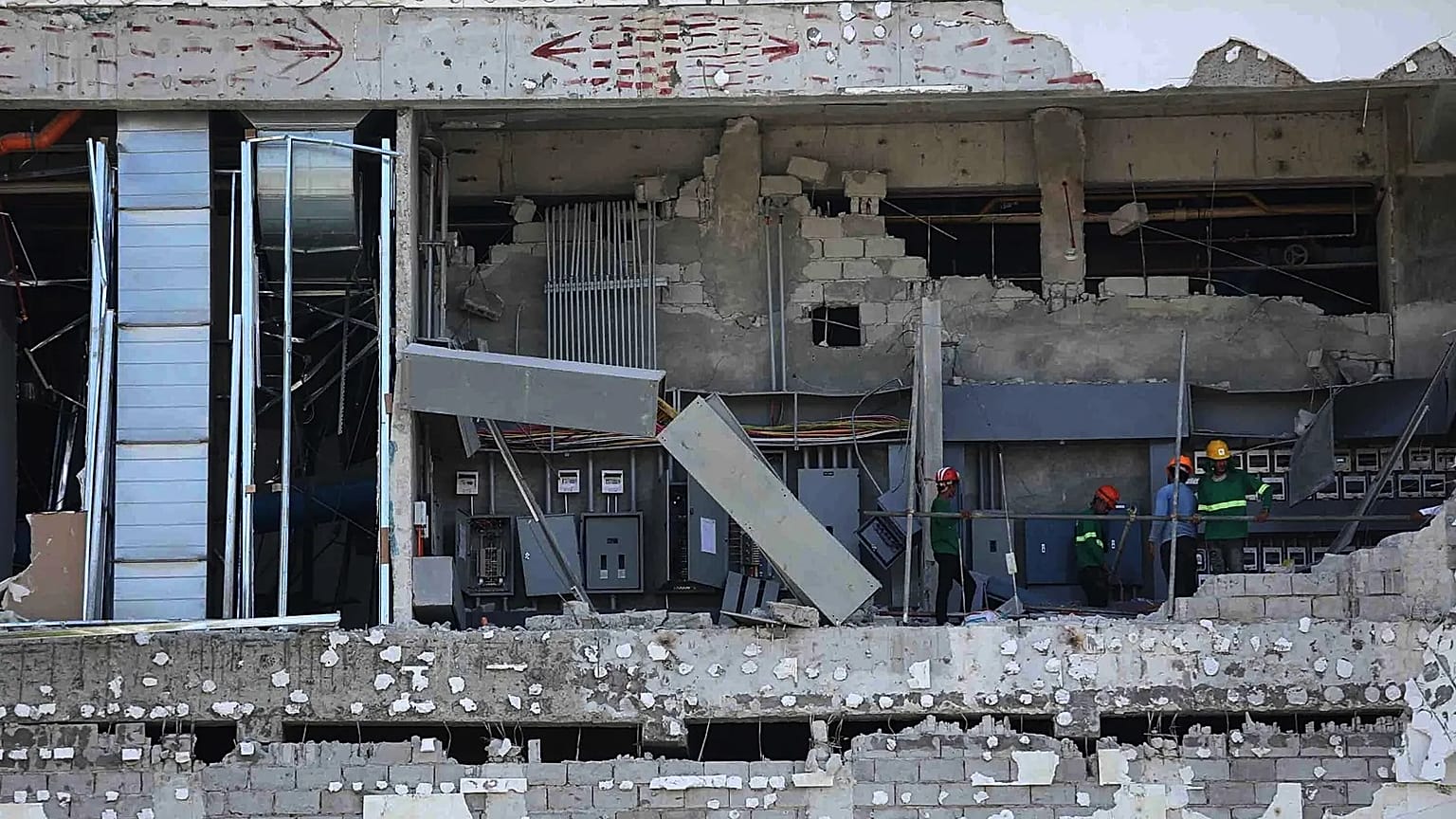 Workers inspect a damaged mall in General Santos, 11 June, 2026 