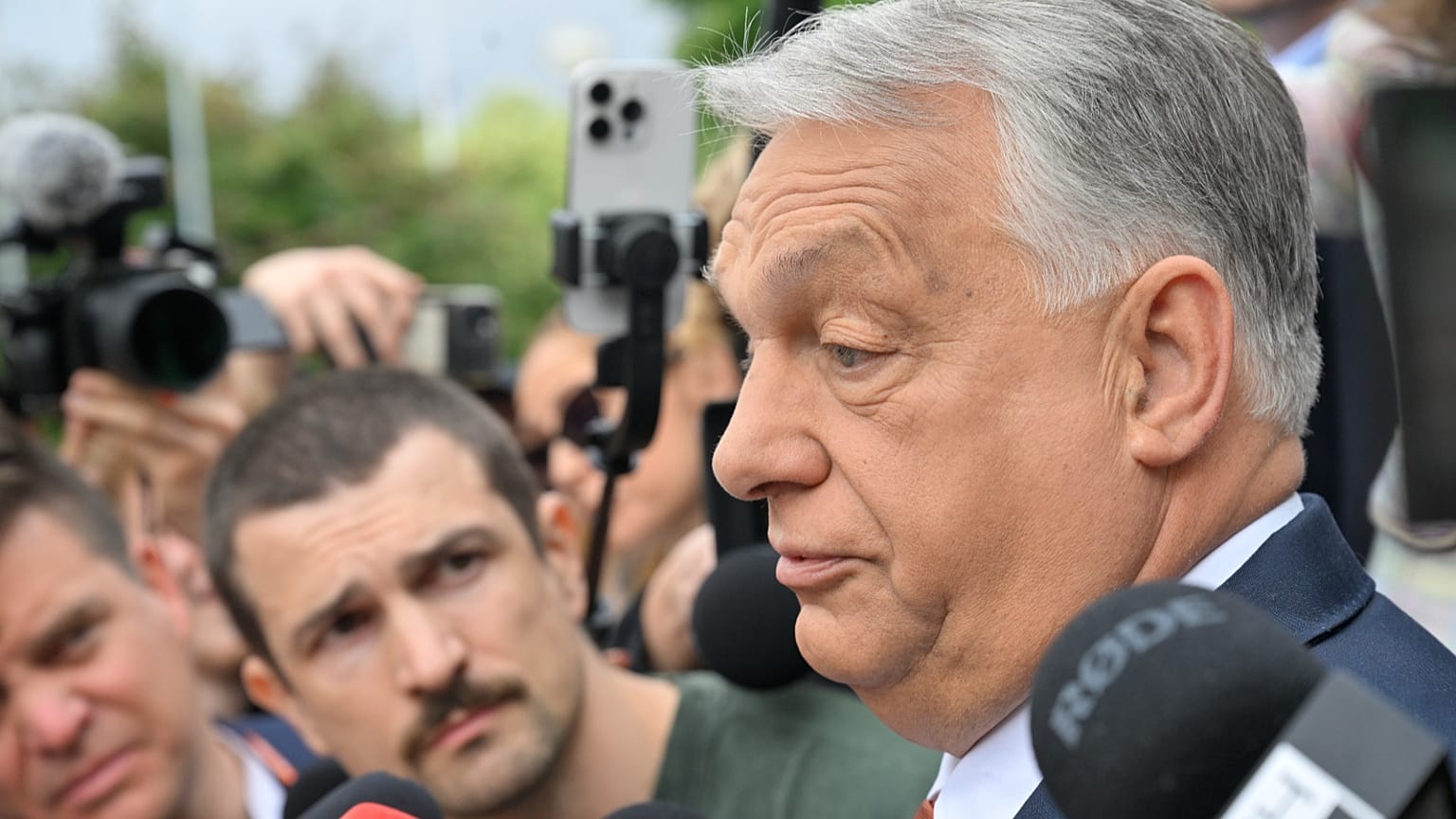 Orbán Viktor a Budapest Kongresszusi Központ előtt 2026. június 13-án