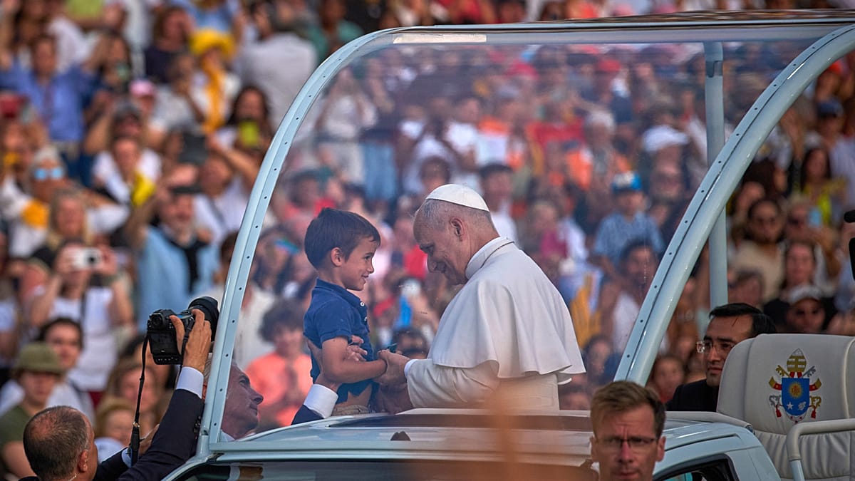 Twitter 'miracle' during Pope's visit to Barcelona