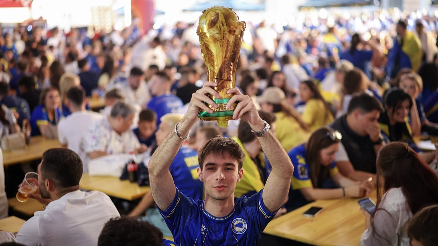 Bosnien kehrt zur WM zurück: Fans feiern virale Hymne 'Take me to America'