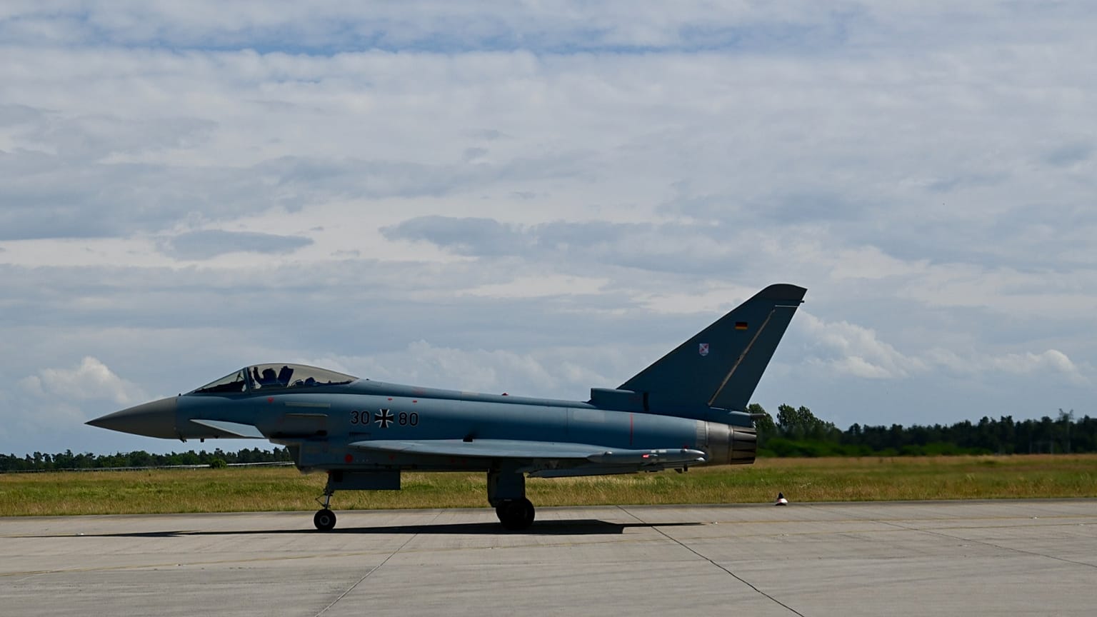 Ein winkender Eurofighter-Pilot auf der ILA 2026, 13.06.2026