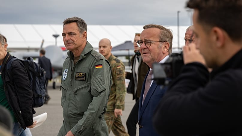 Oberst Conrath mit Bundesverteididungsminister Boris Pistorius (SPD) am Freitag, 12.06.2026